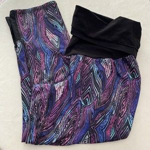 Motherhood Maternity Capri Activewear Leggings Size Medium Striped